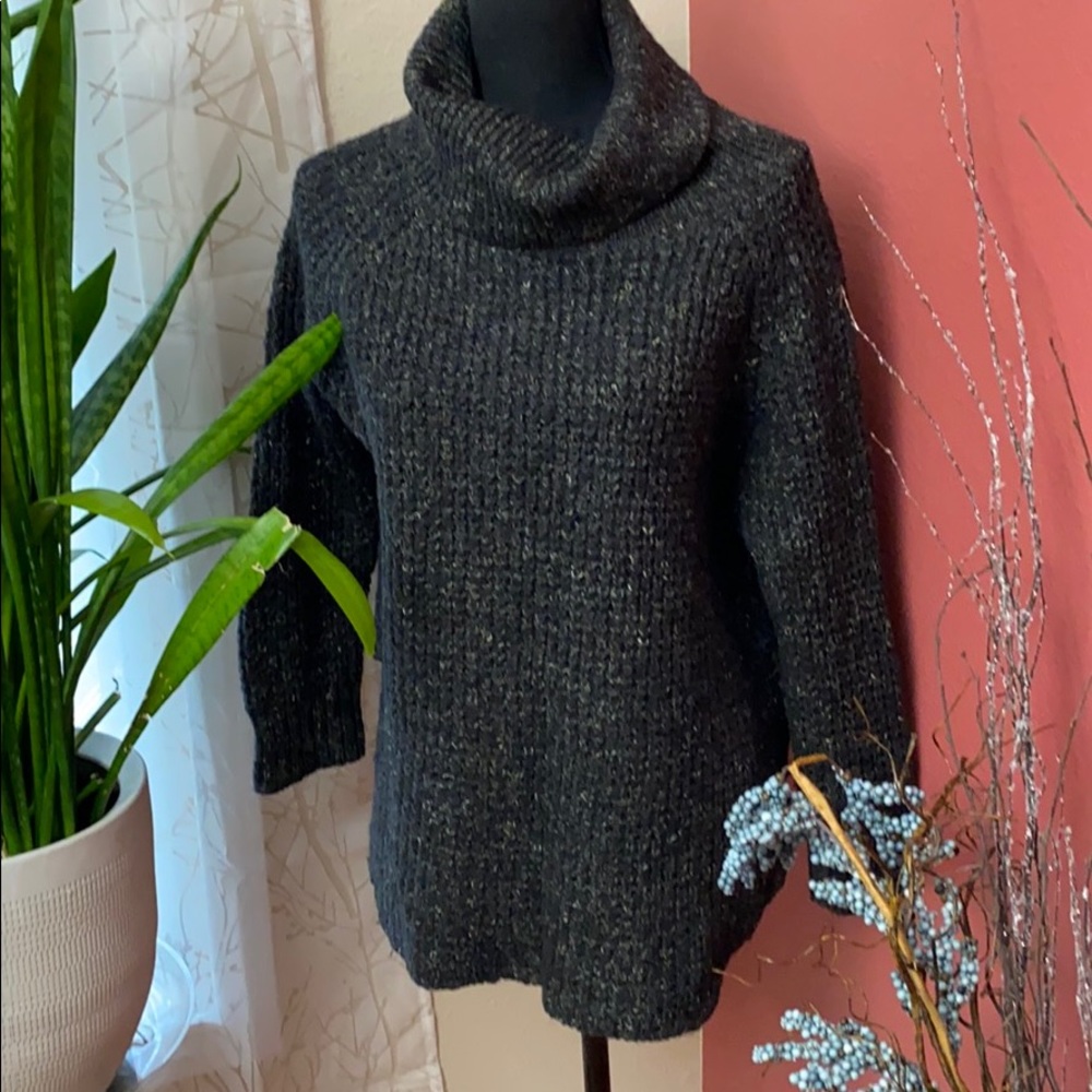 EUC - Free People - Turtle Neck Sweater